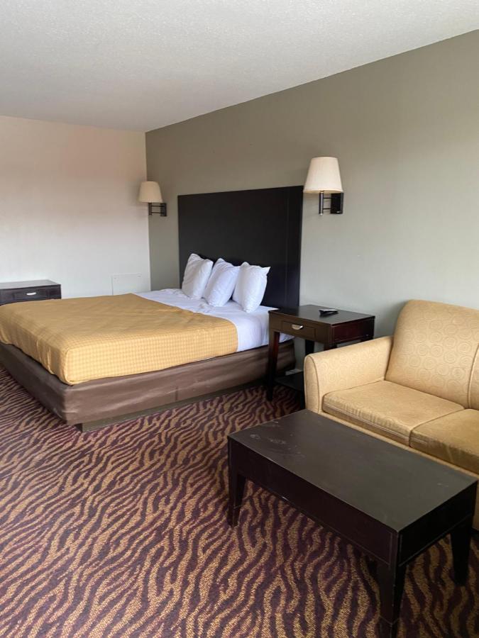 Red Carpet Inn & Suites - Danville Eksteriør bilde